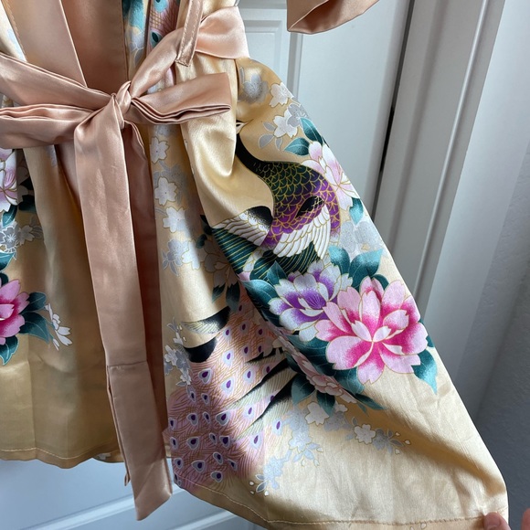 CREAM-COLORED SILK ROBE FROM VIETNAM - Picture 4 of 10